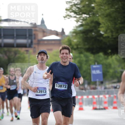 29.06.2025 - hella hamburg halbmarathon Jannik Wohlers http://msf.ph/oto/8173567 29.06.2025 09:42:09 Lombardsbrücke 2618, 10468, 11078, 13872, 13913, 14113, 15253, 16615, 18569 meine-sportfotos.de