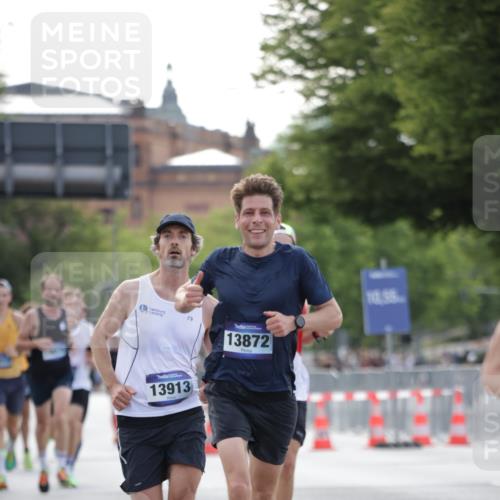29.06.2025 - hella hamburg halbmarathon Jannik Wohlers http://msf.ph/oto/8173605 29.06.2025 09:42:09 Lombardsbrücke 2618, 10468, 11078, 13872, 13913, 14113, 15253, 16615, 18569 meine-sportfotos.de