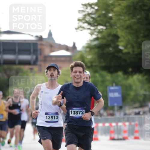 29.06.2025 - hella hamburg halbmarathon Jannik Wohlers http://msf.ph/oto/8173688 29.06.2025 09:42:09 Lombardsbrücke 2618, 10468, 11078, 13872, 13913, 14113, 15253, 16615, 18569 meine-sportfotos.de
