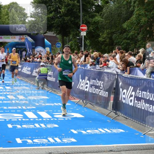 29.06.2025 - hella hamburg halbmarathon Zöllner http://msf.ph/oto/8173702 29.06.2025 10:24:12 Ziel 7331, 9269, 10234, 17614, 18569, 19041 meine-sportfotos.de