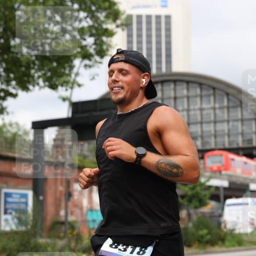 29.06.2025 - hella hamburg halbmarathon Yannick Fuchs http://msf.ph/oto/8173718 29.06.2025 10:25:40 20KM 2460, 2851, 3379, 3845, 5826, 7055, 7481, 8318, 9381, 11413, 12049, 12691, 15253, 17322, 18177, 18235, 18871 meine-sportfotos.de