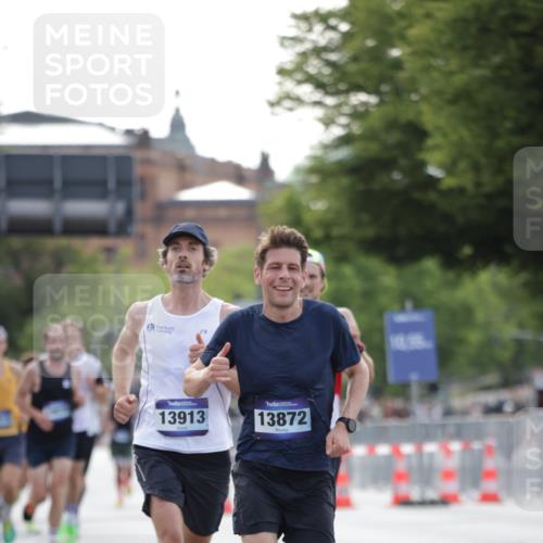 29.06.2025 - hella hamburg halbmarathon Jannik Wohlers http://msf.ph/oto/8173727 29.06.2025 09:42:09 Lombardsbrücke 2618, 10468, 11078, 13872, 13913, 14113, 15253, 16615, 18569 meine-sportfotos.de