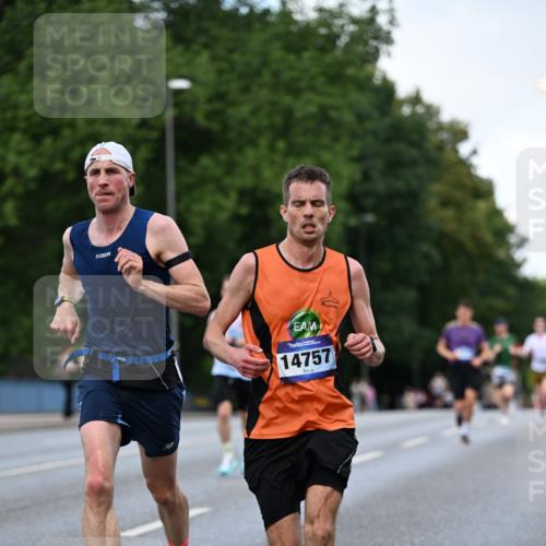 29.06.2025 - hella hamburg halbmarathon Dr. Thomas Lammeyer http://msf.ph/oto/8173760 29.06.2025 09:46:26 Kennedybrücke 1271, 6090, 7380, 9097, 9565, 9767, 10867 meine-sportfotos.de