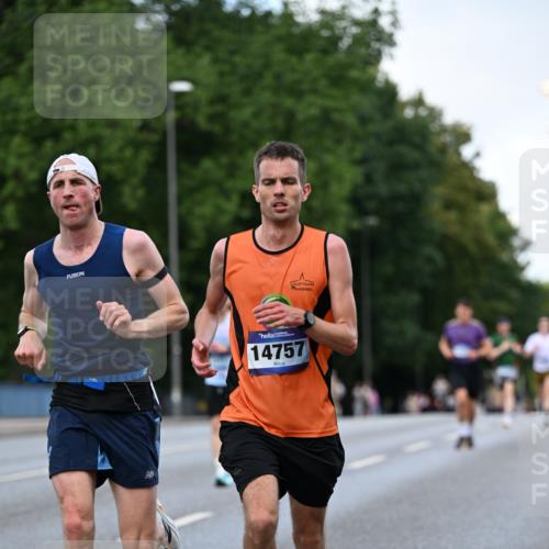 29.06.2025 - hella hamburg halbmarathon Dr. Thomas Lammeyer http://msf.ph/oto/8173783 29.06.2025 09:46:26 Kennedybrücke 1271, 6090, 7380, 9097, 9565, 9767, 10867 meine-sportfotos.de