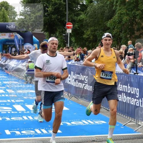29.06.2025 - hella hamburg halbmarathon Zöllner http://msf.ph/oto/8173815 29.06.2025 10:24:15 Ziel 5612, 6816, 7331, 9269, 17614, 18569, 19041 meine-sportfotos.de