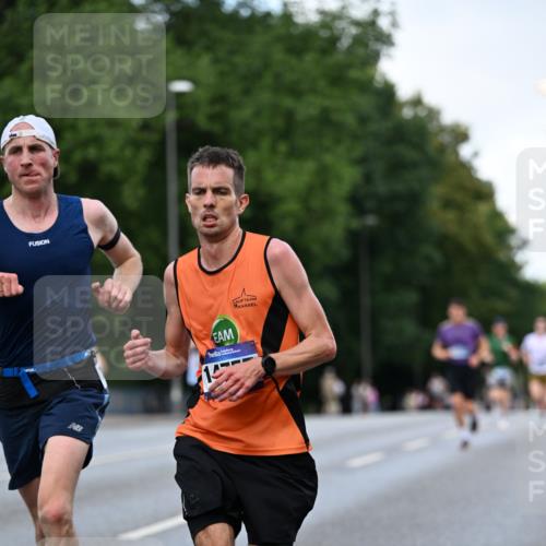 29.06.2025 - hella hamburg halbmarathon Dr. Thomas Lammeyer http://msf.ph/oto/8173817 29.06.2025 09:46:27 Kennedybrücke 1271, 6090, 7380, 9565, 9767, 10867 meine-sportfotos.de