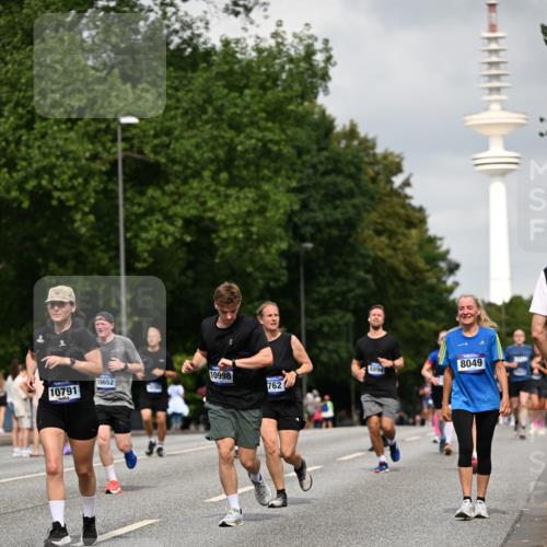 29.06.2025 - hella hamburg halbmarathon Dr. Thomas Lammeyer http://msf.ph/oto/8173828 29.06.2025 10:09:59 Kennedybrücke 1229, 1842, 2288, 3461, 4169, 4868, 5762, 7138, 7302, 8049, 8894, 8909, 9339, 9477, 9736, 9737, 9738, 9917, 10343, 10791, 10998 meine-sportfotos.de