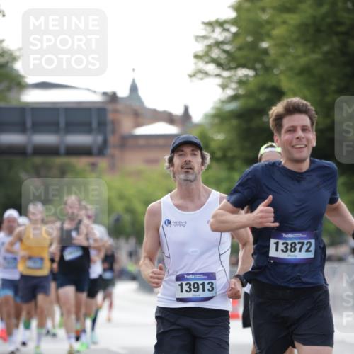 29.06.2025 - hella hamburg halbmarathon Jannik Wohlers http://msf.ph/oto/8173863 29.06.2025 09:42:10 Lombardsbrücke 2618, 10468, 11078, 13872, 13913, 14113, 15253, 16615 meine-sportfotos.de