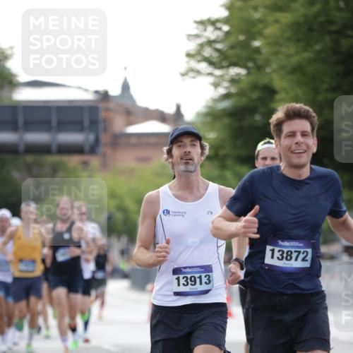 29.06.2025 - hella hamburg halbmarathon Jannik Wohlers http://msf.ph/oto/8173902 29.06.2025 09:42:10 Lombardsbrücke 2618, 10468, 11078, 13872, 13913, 14113, 15253, 16615 meine-sportfotos.de