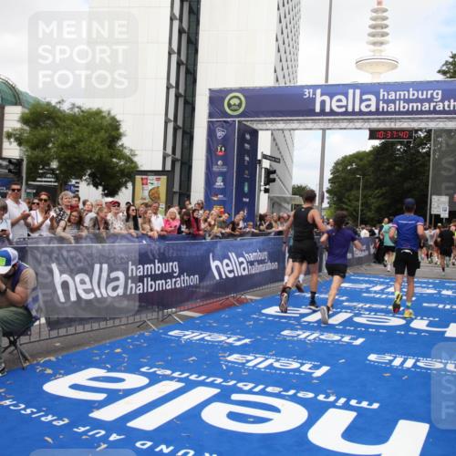 29.06.2025 - hella hamburg halbmarathon Michael Strokosch http://msf.ph/oto/8174030 29.06.2025 10:37:38 Ziel 1290, 5042, 5791, 6047, 7831, 9914, 10451, 10922, 11106, 18193, 18216 meine-sportfotos.de