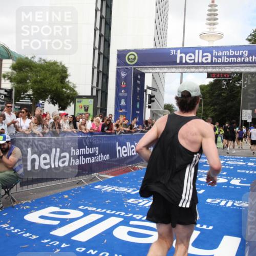 29.06.2025 - hella hamburg halbmarathon Michael Strokosch http://msf.ph/oto/8174104 29.06.2025 10:37:44 Ziel 1505, 10922, 11106, 13595, 14934, 18193, 18216 meine-sportfotos.de