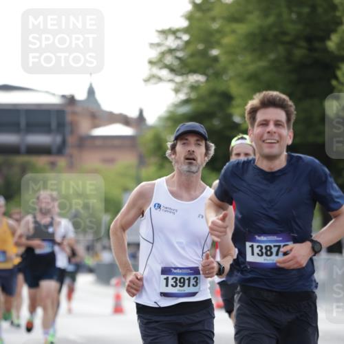 29.06.2025 - hella hamburg halbmarathon Jannik Wohlers http://msf.ph/oto/8174115 29.06.2025 09:42:10 Lombardsbrücke 2618, 10468, 11078, 13872, 13913, 14113, 15253, 16615 meine-sportfotos.de