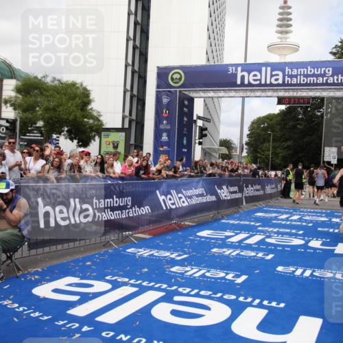 29.06.2025 - hella hamburg halbmarathon Michael Strokosch http://msf.ph/oto/8174128 29.06.2025 10:37:46 Ziel 1505, 1615, 11106, 13595, 14934, 18193 meine-sportfotos.de