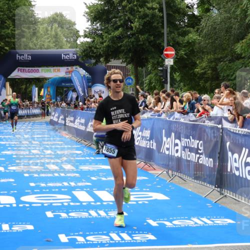 29.06.2025 - hella hamburg halbmarathon Zöllner http://msf.ph/oto/8174139 29.06.2025 10:24:37 Ziel 7855, 14506 meine-sportfotos.de