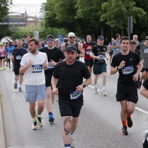 29.06.2025 - hella hamburg halbmarathon Jannik Wohlers http://msf.ph/oto/8174163 29.06.2025 10:22:08 Lombardsbrücke 1187, 1598, 2294, 2351, 2479, 2886, 3108, 3430, 3457, 3511, 3600, 3601, 3910, 3946, 4131, 4556, 4559, 4969, 5079, 5343, 5798, 5838, 6030, 6048, 6049, 6303, 6347, 6820, 6826, 6899, 7097, 7188, 7190, 7276, 7529, 7794, 7925, 8355, 8511, 8855, 8931, 9204, 9256, 9392, 9598, 10065, 10086, 10241, 10432, 10573, 10663, 10902, 10917, 10961, 11046, 11665, 12592, 12933, 13248, 13369, 13460, 13472, 13820, 13963, 14079, 14240, 14314, 14333, 14334, 14633, 14906, 14980, 15114 meine-sportfotos.de