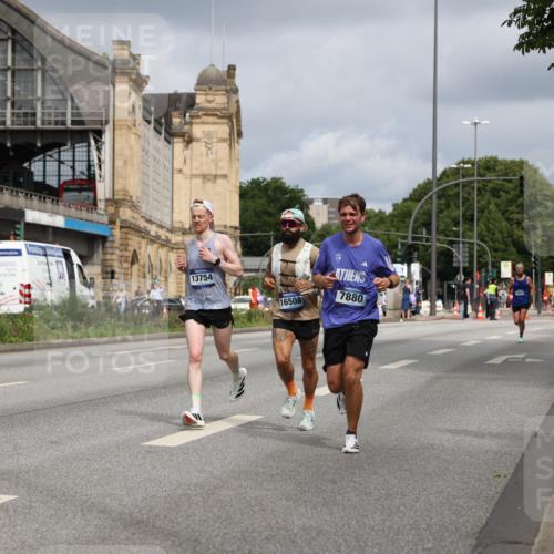 29.06.2025 - hella hamburg halbmarathon Yannick Fuchs http://msf.ph/oto/8174187 29.06.2025 10:26:01 20KM 2460, 2851, 5826, 7880, 9508, 10017, 10298, 11413, 11857, 13754, 14548, 16508, 18177, 18871 meine-sportfotos.de