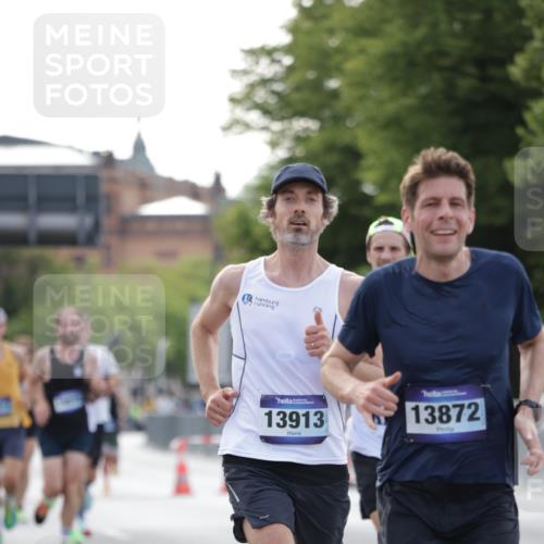 29.06.2025 - hella hamburg halbmarathon Jannik Wohlers http://msf.ph/oto/8174193 29.06.2025 09:42:10 Lombardsbrücke 2618, 10468, 11078, 13872, 13913, 14113, 15253, 16615 meine-sportfotos.de