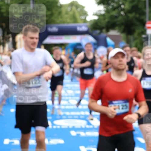 29.06.2025 - hella hamburg halbmarathon Zöllner http://msf.ph/oto/8174194 29.06.2025 10:37:10 Ziel 5923, 6123, 6458, 7482, 8362, 9178, 10738, 11120, 11423, 13972, 15261, 15410, 16992, 17024, 17125, 17658 meine-sportfotos.de