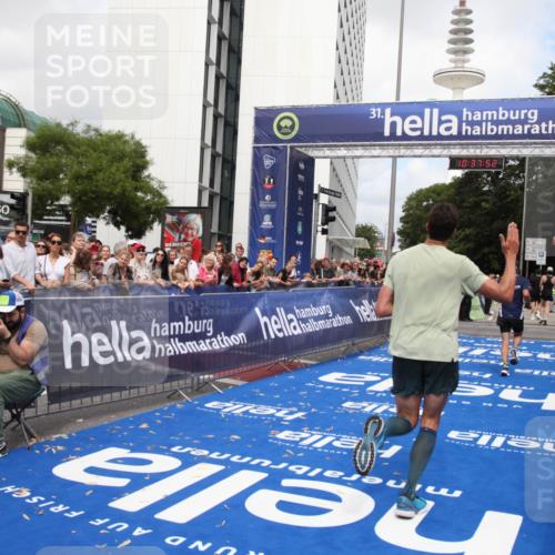29.06.2025 - hella hamburg halbmarathon Michael Strokosch http://msf.ph/oto/8174205 29.06.2025 10:37:51 Ziel 1505, 1615, 2196, 2404, 9171, 13148, 13595, 18276, 18277 meine-sportfotos.de