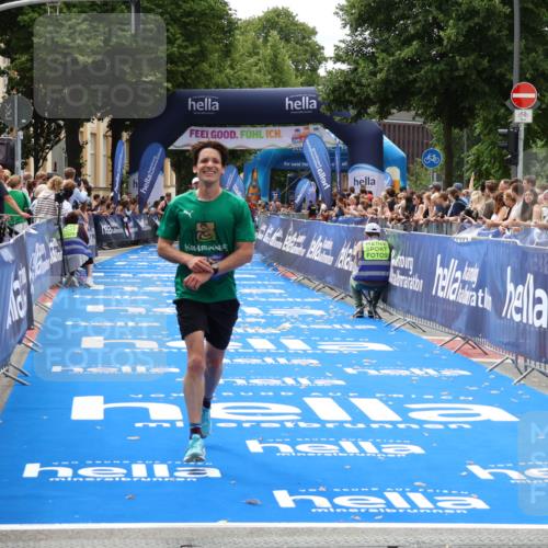 29.06.2025 - hella hamburg halbmarathon Zöllner http://msf.ph/oto/8174240 29.06.2025 10:24:47 Ziel 1241, 2892, 18740 meine-sportfotos.de