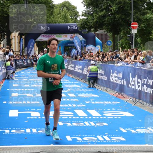 29.06.2025 - hella hamburg halbmarathon Zöllner http://msf.ph/oto/8174252 29.06.2025 10:24:47 Ziel 1241, 2892, 18740 meine-sportfotos.de