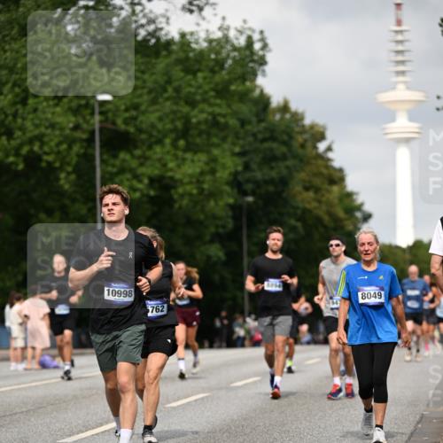 29.06.2025 - hella hamburg halbmarathon Dr. Thomas Lammeyer http://msf.ph/oto/8174271 29.06.2025 10:10:01 Kennedybrücke 1229, 1842, 2288, 3062, 3461, 4169, 5762, 7138, 7302, 8049, 8894, 8909, 9339, 9477, 9737, 9738, 9917, 10343, 10791, 10998 meine-sportfotos.de
