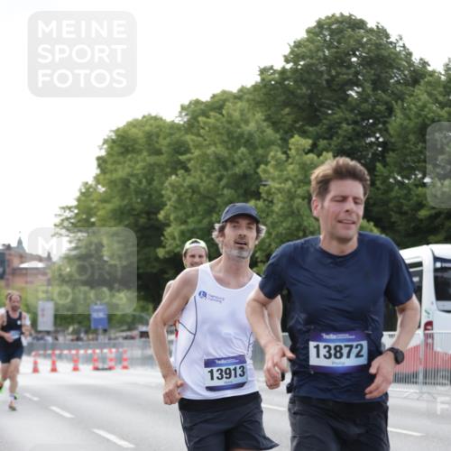 29.06.2025 - hella hamburg halbmarathon Jannik Wohlers http://msf.ph/oto/8174299 29.06.2025 09:42:12 Lombardsbrücke 2618, 9269, 10468, 11078, 13872, 13913, 15253, 16615, 17614, 19041, 19042, 19050, 19078 meine-sportfotos.de