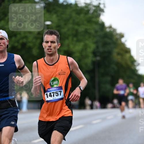 29.06.2025 - hella hamburg halbmarathon Dr. Thomas Lammeyer http://msf.ph/oto/8174301 29.06.2025 09:46:27 Kennedybrücke 1271, 6090, 7380, 9565, 9767, 10867 meine-sportfotos.de