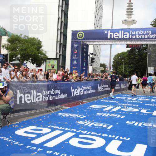 29.06.2025 - hella hamburg halbmarathon Michael Strokosch http://msf.ph/oto/8174303 29.06.2025 10:37:56 Ziel 2196, 2404, 3480, 3530, 9171, 13148, 18103, 18276, 18277, 18529 meine-sportfotos.de