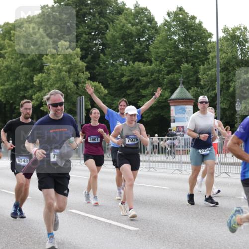 29.06.2025 - hella hamburg halbmarathon Jannik Wohlers http://msf.ph/oto/8174325 29.06.2025 10:22:16 Lombardsbrücke 1029, 2294, 2479, 2766, 2886, 3003, 3430, 3457, 3511, 3600, 3601, 4969, 5223, 5343, 5798, 6826, 6899, 7097, 7188, 7190, 7276, 7529, 7925, 8355, 8931, 9256, 9392, 9598, 10065, 10086, 10573, 10663, 10826, 10902, 10961, 11665, 12592, 13248, 13472, 13963, 14334, 14525, 14633, 14801, 14906, 15870 meine-sportfotos.de