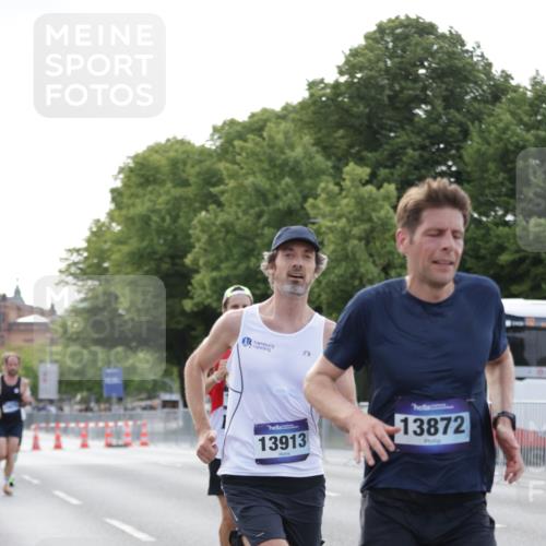 29.06.2025 - hella hamburg halbmarathon Jannik Wohlers http://msf.ph/oto/8174331 29.06.2025 09:42:12 Lombardsbrücke 2618, 9269, 10468, 11078, 13872, 13913, 15253, 16615, 17614, 19041, 19042, 19050, 19078 meine-sportfotos.de