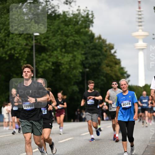 29.06.2025 - hella hamburg halbmarathon Dr. Thomas Lammeyer http://msf.ph/oto/8174354 29.06.2025 10:10:01 Kennedybrücke 1229, 1842, 2288, 3062, 3461, 4169, 5762, 7138, 7302, 8049, 8894, 8909, 9339, 9477, 9737, 9738, 9917, 10343, 10791, 10998 meine-sportfotos.de