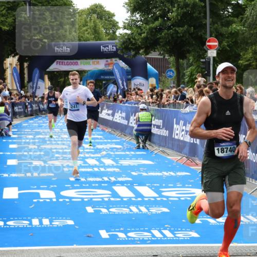 29.06.2025 - hella hamburg halbmarathon Zöllner http://msf.ph/oto/8174357 29.06.2025 10:24:53 Ziel 1241, 1271, 7142, 11678, 13872, 14836, 16361, 17752, 18740 meine-sportfotos.de