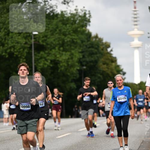 29.06.2025 - hella hamburg halbmarathon Dr. Thomas Lammeyer http://msf.ph/oto/8174401 29.06.2025 10:10:01 Kennedybrücke 1229, 1842, 2288, 3062, 3461, 4169, 5762, 7138, 7302, 8049, 8894, 8909, 9339, 9477, 9737, 9738, 9917, 10343, 10791, 10998 meine-sportfotos.de