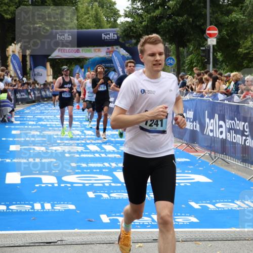 29.06.2025 - hella hamburg halbmarathon Zöllner http://msf.ph/oto/8174411 29.06.2025 10:24:55 Ziel 1241, 1271, 7142, 11678, 13872, 14836, 16361, 17752 meine-sportfotos.de