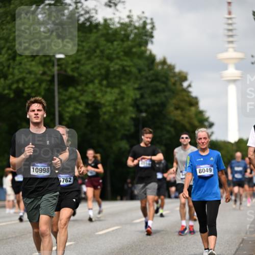 29.06.2025 - hella hamburg halbmarathon Dr. Thomas Lammeyer http://msf.ph/oto/8174414 29.06.2025 10:10:01 Kennedybrücke 1229, 1842, 2288, 3062, 3461, 4169, 5762, 7138, 7302, 8049, 8894, 8909, 9339, 9477, 9737, 9738, 9917, 10343, 10791, 10998 meine-sportfotos.de