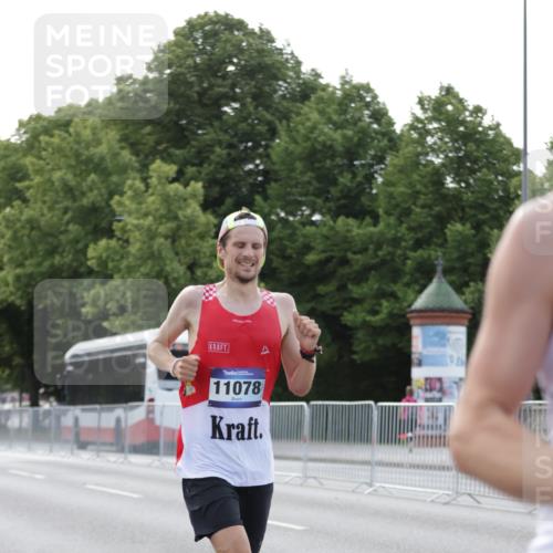 29.06.2025 - hella hamburg halbmarathon Jannik Wohlers http://msf.ph/oto/8174418 29.06.2025 09:42:13 Lombardsbrücke 2618, 9269, 10468, 11078, 12360, 13872, 13913, 14836, 15253, 16615, 17614, 19041, 19042, 19050, 19078 meine-sportfotos.de