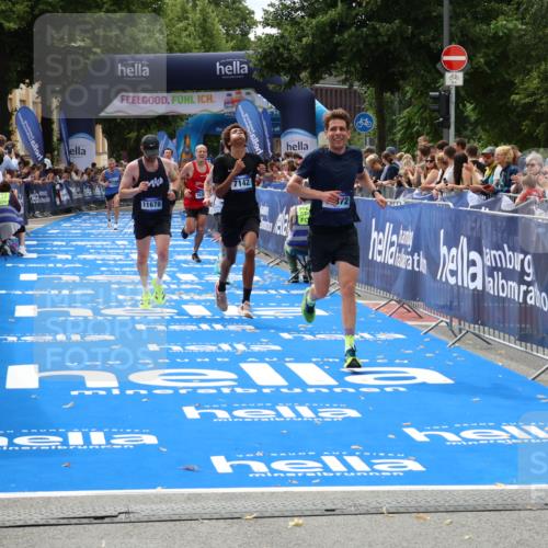 29.06.2025 - hella hamburg halbmarathon Zöllner http://msf.ph/oto/8174436 29.06.2025 10:24:55 Ziel 1241, 1271, 7142, 11678, 13872, 14836, 16361, 17752 meine-sportfotos.de