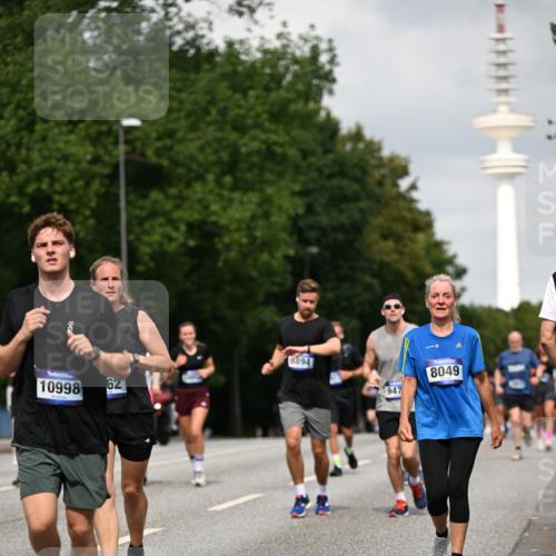 29.06.2025 - hella hamburg halbmarathon Dr. Thomas Lammeyer http://msf.ph/oto/8174463 29.06.2025 10:10:02 Kennedybrücke 1229, 1842, 2288, 3062, 3461, 4169, 5762, 7138, 7302, 7741, 8049, 8894, 8909, 9339, 9477, 9738, 9917, 10343, 10791, 10998 meine-sportfotos.de