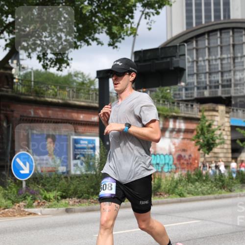 29.06.2025 - hella hamburg halbmarathon Yannick Fuchs http://msf.ph/oto/8174488 29.06.2025 10:26:12 20KM 3201, 7880, 9508, 10017, 10298, 10929, 11857, 12232, 12681, 13754, 14548, 15835, 16508, 19118 meine-sportfotos.de