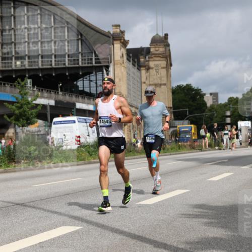 29.06.2025 - hella hamburg halbmarathon Yannick Fuchs http://msf.ph/oto/8174520 29.06.2025 10:26:16 20KM 3201, 4812, 9508, 10017, 10298, 10929, 11857, 12232, 12681, 14450, 14548, 15835, 19118 meine-sportfotos.de