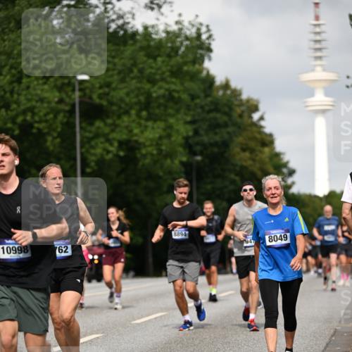 29.06.2025 - hella hamburg halbmarathon Dr. Thomas Lammeyer http://msf.ph/oto/8174537 29.06.2025 10:10:02 Kennedybrücke 1229, 1842, 2288, 3062, 3461, 4169, 5762, 7138, 7302, 7741, 8049, 8894, 8909, 9339, 9477, 9738, 9917, 10343, 10791, 10998 meine-sportfotos.de
