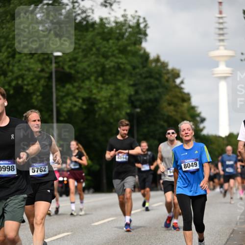 29.06.2025 - hella hamburg halbmarathon Dr. Thomas Lammeyer http://msf.ph/oto/8174547 29.06.2025 10:10:02 Kennedybrücke 1229, 1842, 2288, 3062, 3461, 4169, 5762, 7138, 7302, 7741, 8049, 8894, 8909, 9339, 9477, 9738, 9917, 10343, 10791, 10998 meine-sportfotos.de