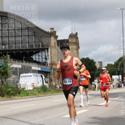 29.06.2025 - hella hamburg halbmarathon Yannick Fuchs http://msf.ph/oto/8174605 29.06.2025 10:26:21 20KM 3201, 3955, 4812, 9508, 10298, 10929, 11857, 12232, 12681, 13606, 13617, 14450, 14548, 15835, 18102, 19118 meine-sportfotos.de