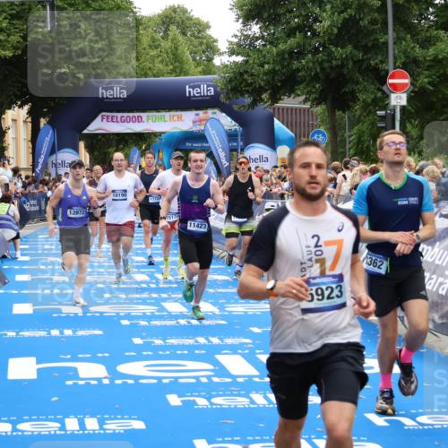 29.06.2025 - hella hamburg halbmarathon Zöllner http://msf.ph/oto/8174606 29.06.2025 10:37:17 Ziel 4860, 5003, 5923, 8362, 10190, 11423, 12900, 13972, 15178, 17137, 17726 meine-sportfotos.de