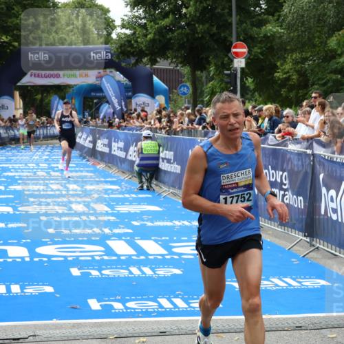 29.06.2025 - hella hamburg halbmarathon Zöllner http://msf.ph/oto/8174608 29.06.2025 10:25:02 Ziel 2483, 10867, 17752 meine-sportfotos.de