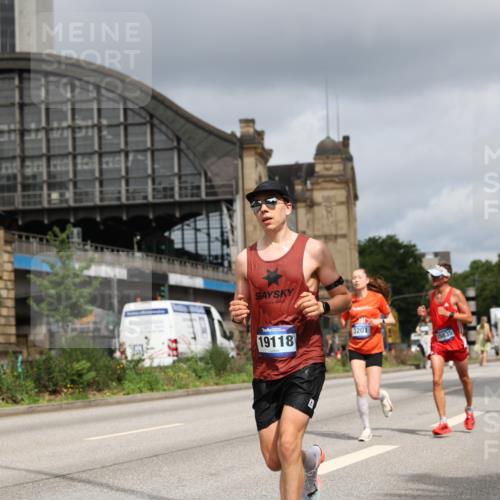 29.06.2025 - hella hamburg halbmarathon Yannick Fuchs http://msf.ph/oto/8174611 29.06.2025 10:26:22 20KM 3201, 3955, 4812, 10298, 10929, 12232, 12681, 13606, 13617, 14450, 14548, 15835, 18102, 19118 meine-sportfotos.de