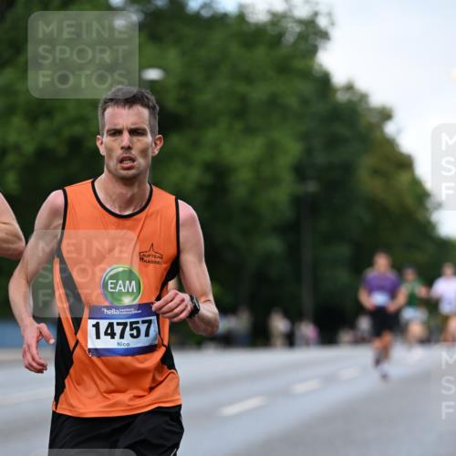 29.06.2025 - hella hamburg halbmarathon Dr. Thomas Lammeyer http://msf.ph/oto/8174637 29.06.2025 09:46:27 Kennedybrücke 1271, 6090, 7380, 9565, 9767, 10867 meine-sportfotos.de