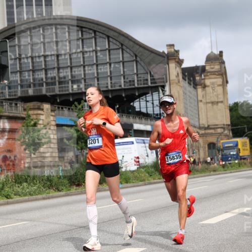 29.06.2025 - hella hamburg halbmarathon Yannick Fuchs http://msf.ph/oto/8174650 29.06.2025 10:26:23 20KM 3201, 3955, 4812, 6619, 10298, 10929, 12232, 12681, 13606, 13617, 14450, 14548, 15835, 18102, 19118 meine-sportfotos.de