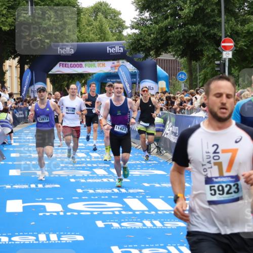 29.06.2025 - hella hamburg halbmarathon Zöllner http://msf.ph/oto/8174655 29.06.2025 10:37:17 Ziel 4860, 5003, 5923, 8362, 10190, 11423, 12900, 13972, 15178, 17137, 17726 meine-sportfotos.de